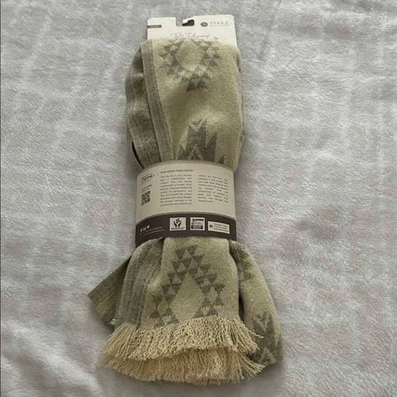 Terra Fall Scarves Collection Beige Aztec Print Open Scarf, NWT - Picture 5 of 14